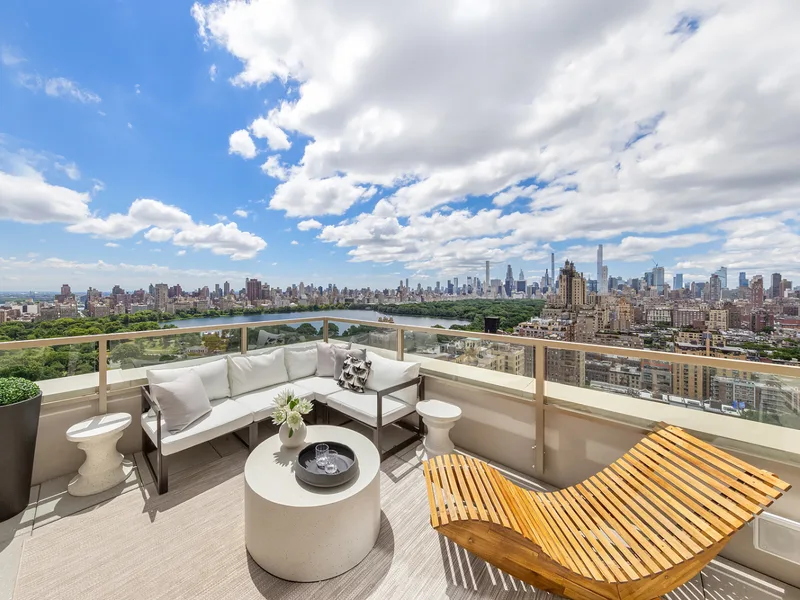 Manhattan terrace with outdoor seating and a wooden chaise overlooking the skyline and park.