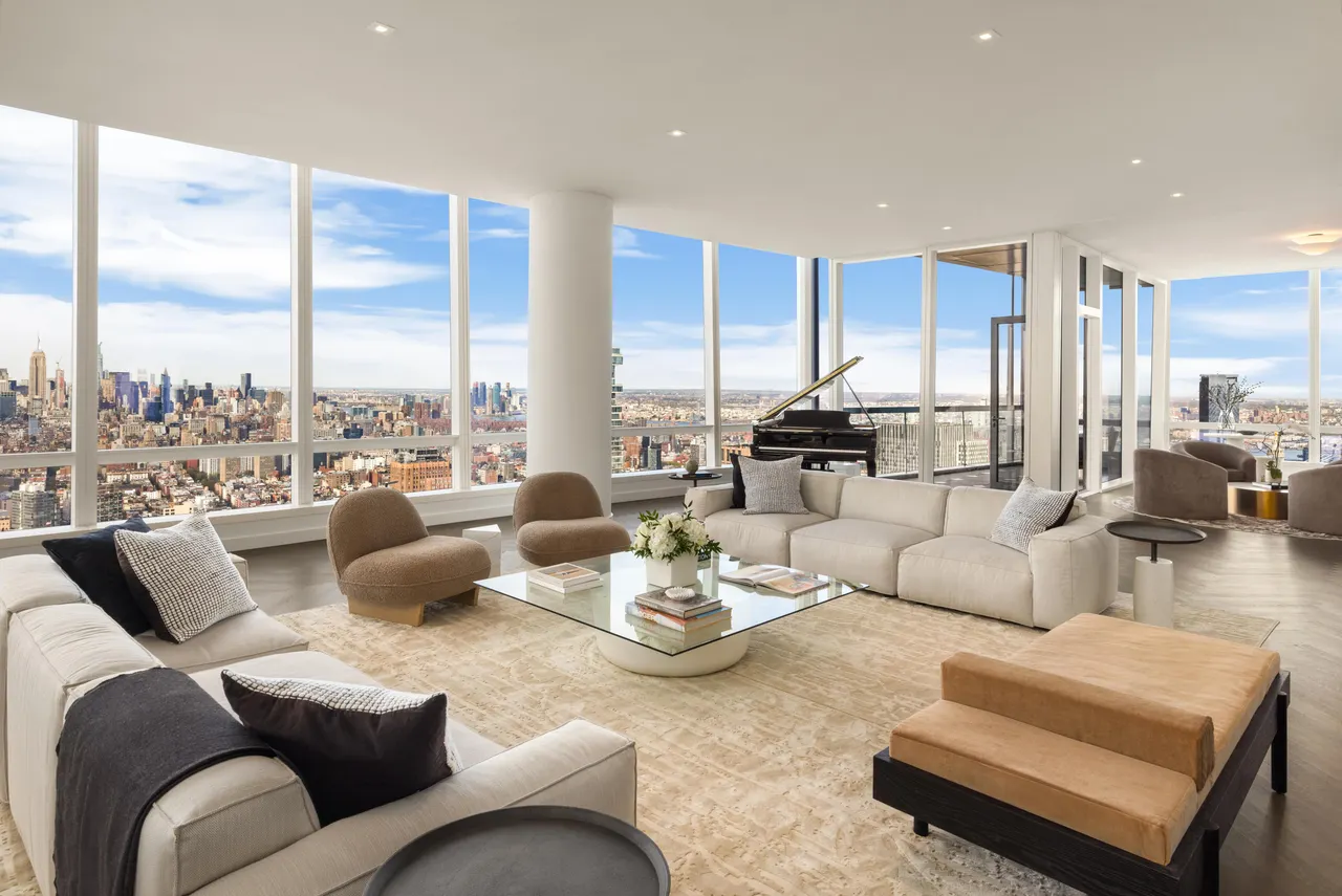 Private Listings vs. Public Exposure: Which Strategy Is Right for Luxury Sellers?